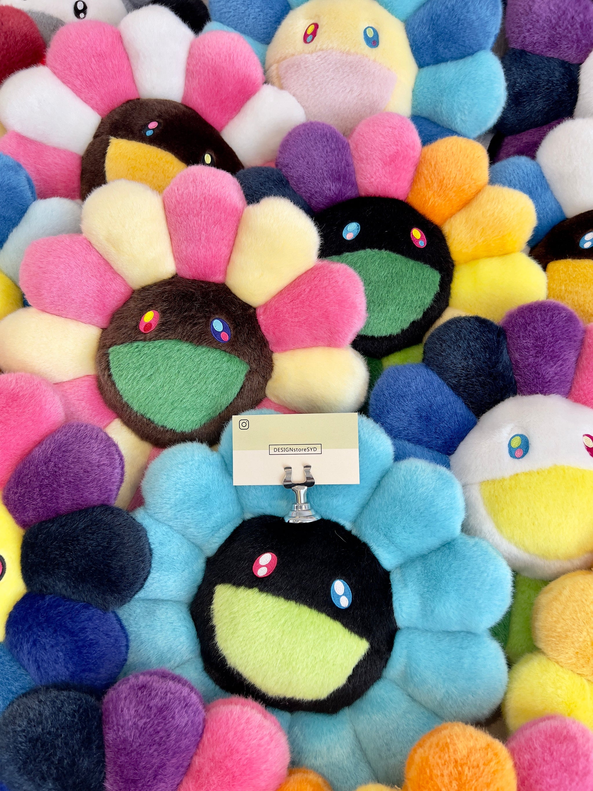 キャラクターグッズ Supreme - kaikaikiki Flower Cushion Rainbow&amp;Black Takashi Murakami / kaikai kiki】 The long-awaited flower