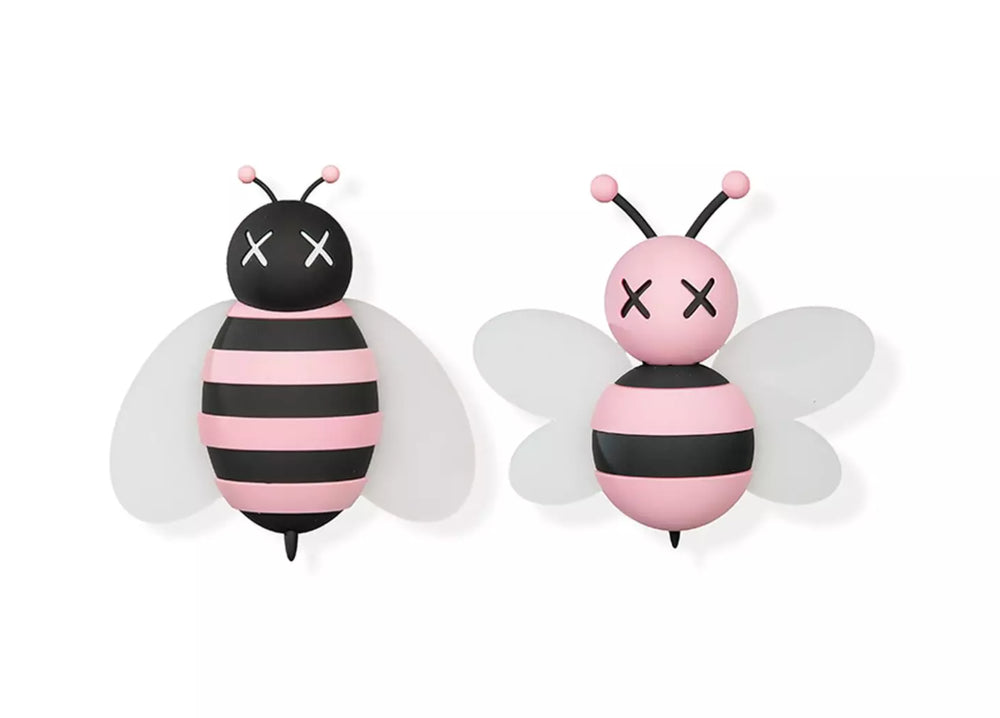 その他 KAWS X DIOR Pink Bee Store Display フィギュア KAWS X DIOR Pink Bee Store Display