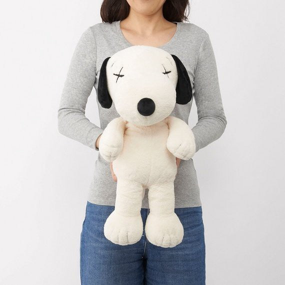 Uniqlo KAWS x Peanuts SNOOPY White top Stuffed Plush Toy -