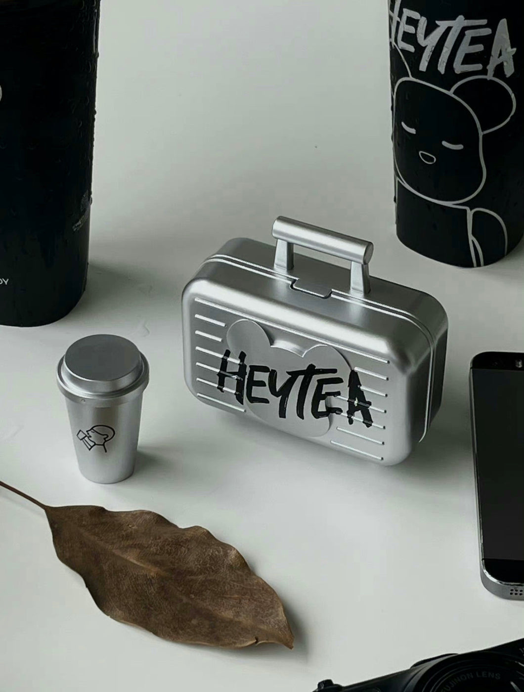HEYTEA x BE@RBRICK 400% suit case and cup accessories