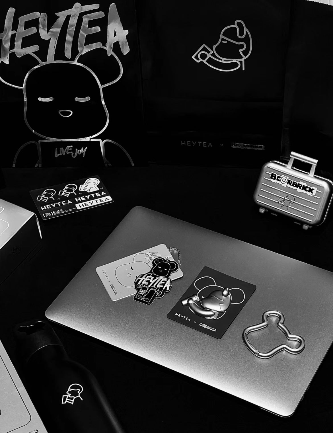 HEYTEA x BE@RBRICK 400% suit case and cup accessories