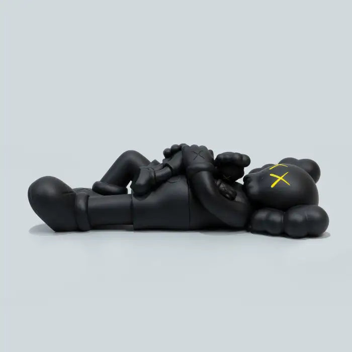 Kaws Holiday Singapore black version – Designstoresyd