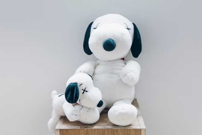 Kaws snoopy plush white best sale