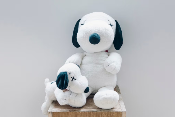 Kaws x Uniqlo x Peanuts snoopy plush white – Designstoresyd