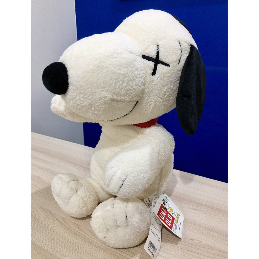 KAWS x UNIQLO Peluche plush toy Snoopy blanc peanuts KAWS x UNIQLO Peluche plush toy Snoopy blanc peanuts