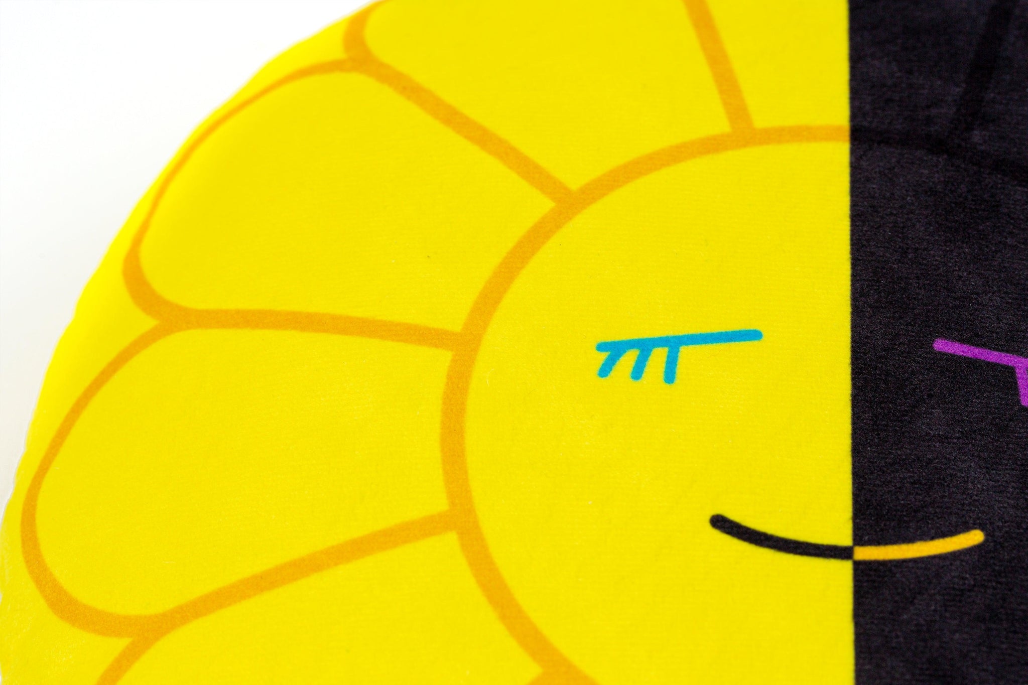 Takashi Murakami x Hikaru Smart Magazine Flower Cushion